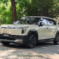 顶配10.99万的方盒子纯电SUV 还带"天地"尾门